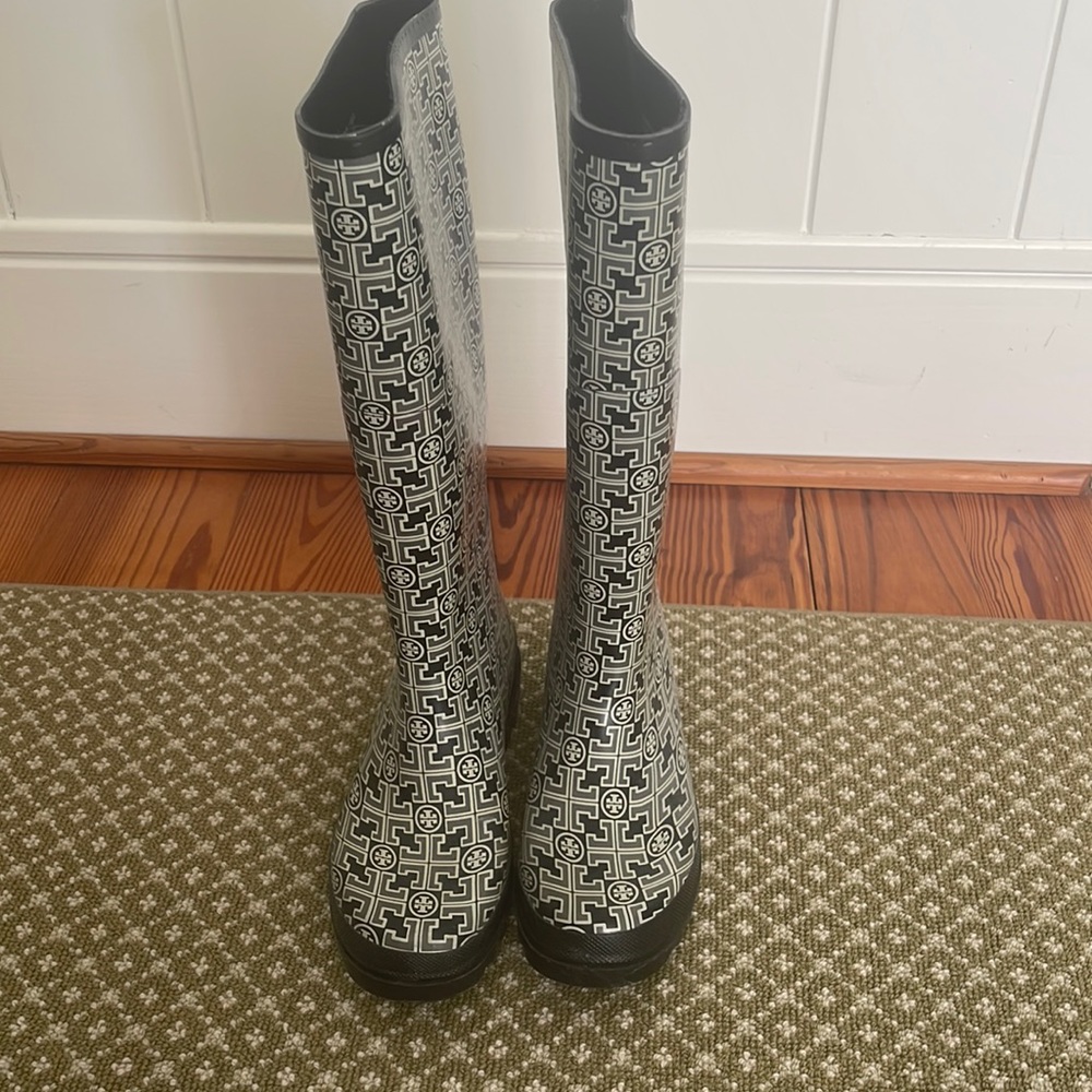 Tory Burch rain boots size 9